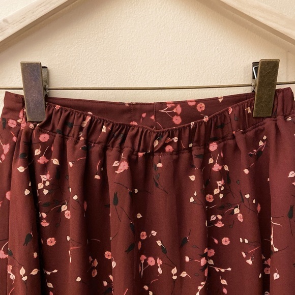 🌻2/$12 EXPRESS XS MAROON FLORAL SKIRT - LIKE NEW - Picture 6 of 7